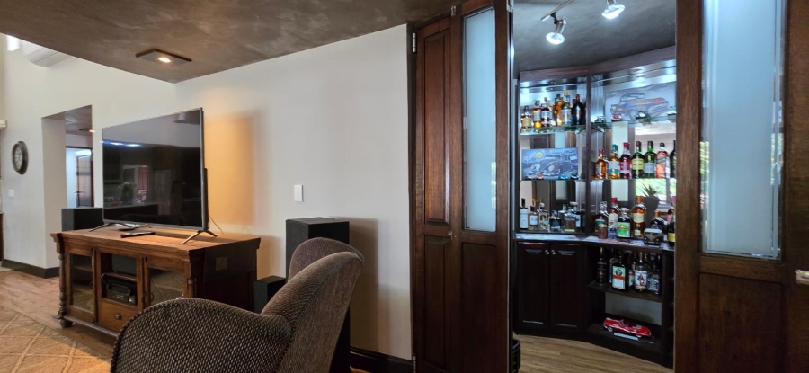 4 Bedroom Property for Sale in Wilkoppies North West